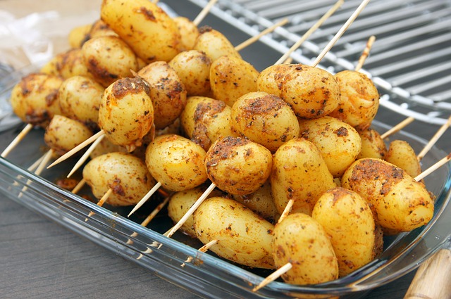 rosemary-potatoes-1446677_640